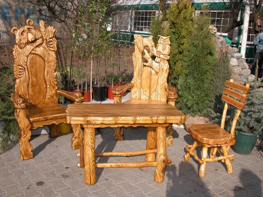Резная мебель из дерева.