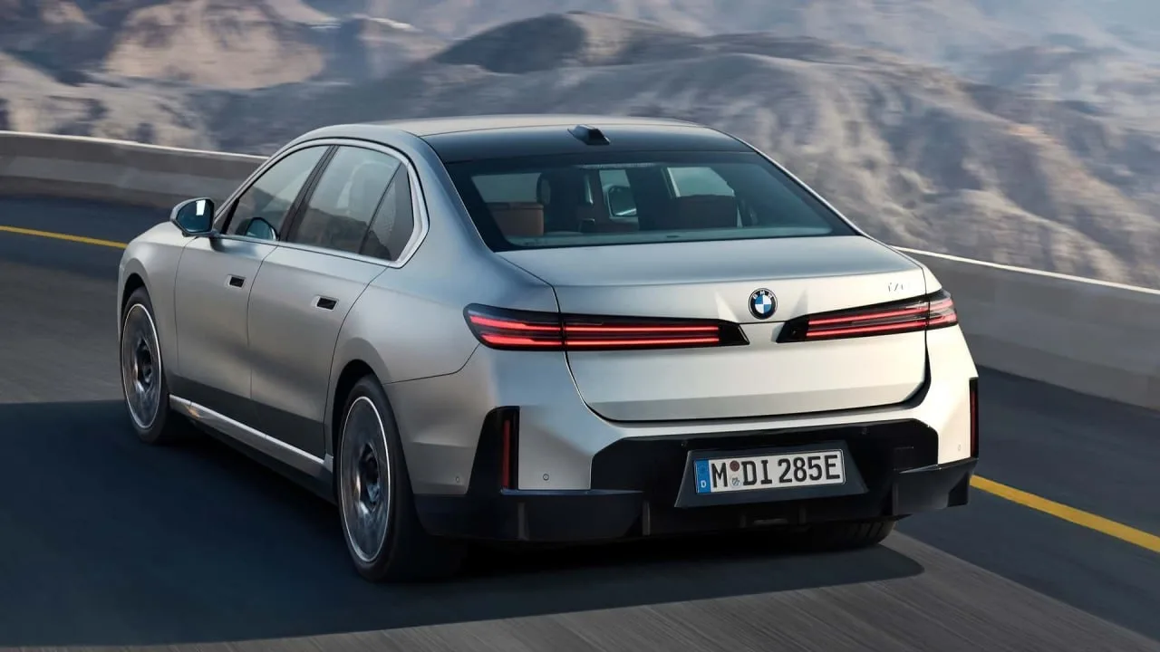 BMW показала новую «семёрку» с элементами стиля Neue Klasse. Как вам?   По движкам будут как гибриды