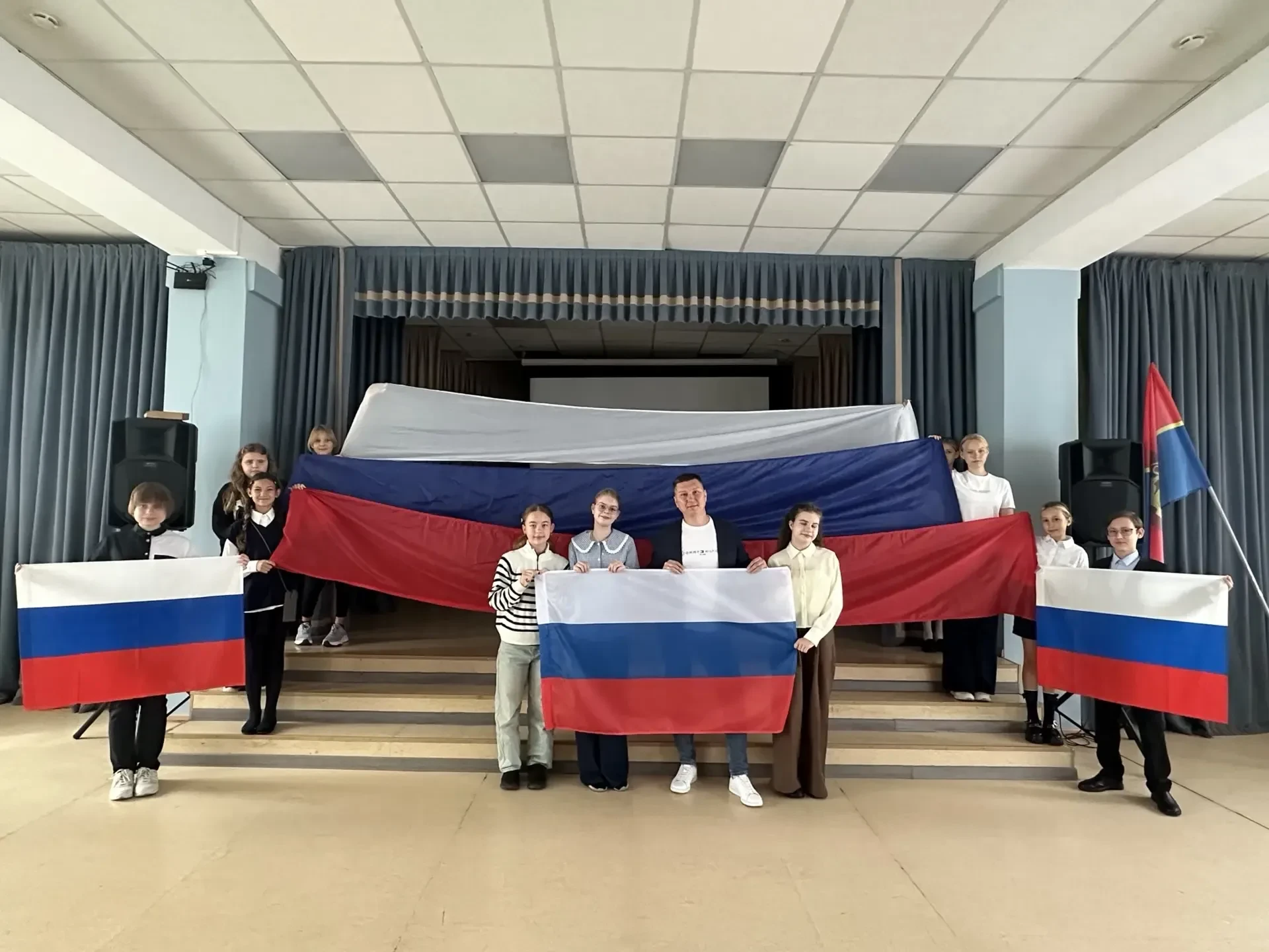 "У кого в руках флаг - за тем и будущее"🇷🇺