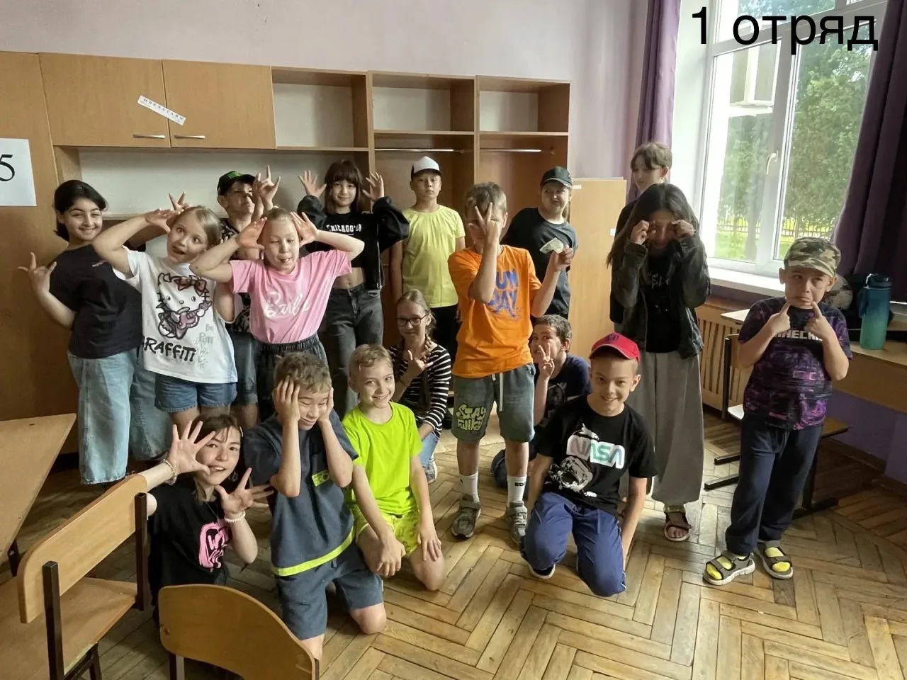 7 стоп-кадр: Самый весёлый кабинет! 📷

🔥 - 1 отряд
🎉 - 2 отряд 
🐱 - 3 отряд
⚡️ - 4 отряд 
🦄 - 5