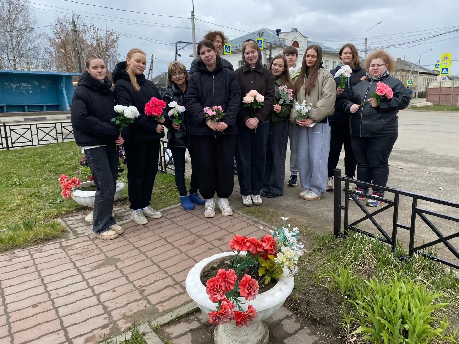 Первокурсники факультета социально-политических наук ЯрГУ провели волонтерскую акцию по уходу за мем