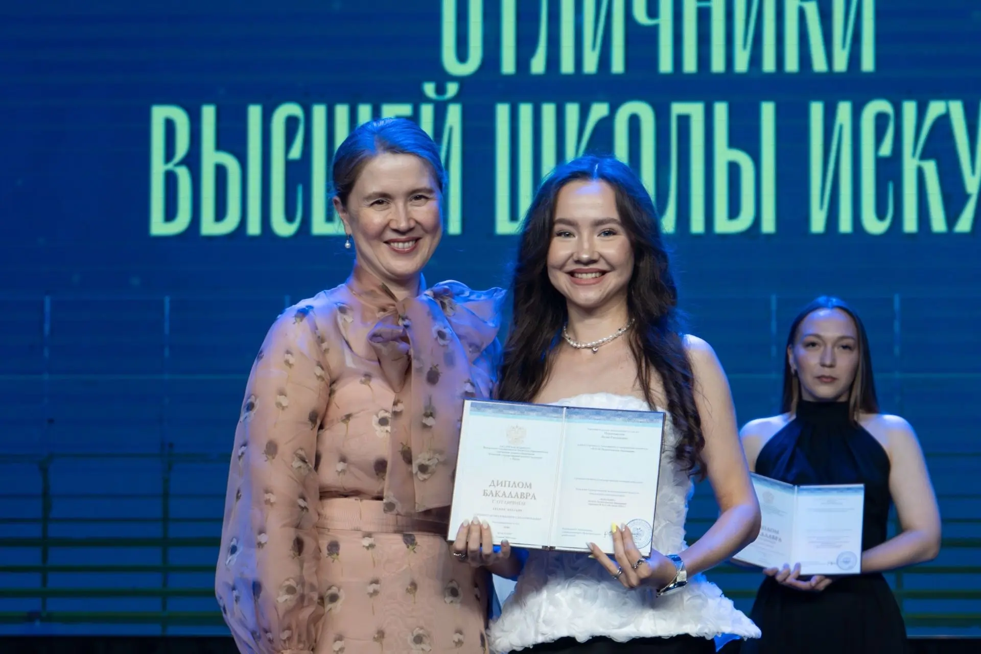 Трех дневный марафон вручений дипломов в КазГИК 🎓

В Казанском государственном институте культуры з