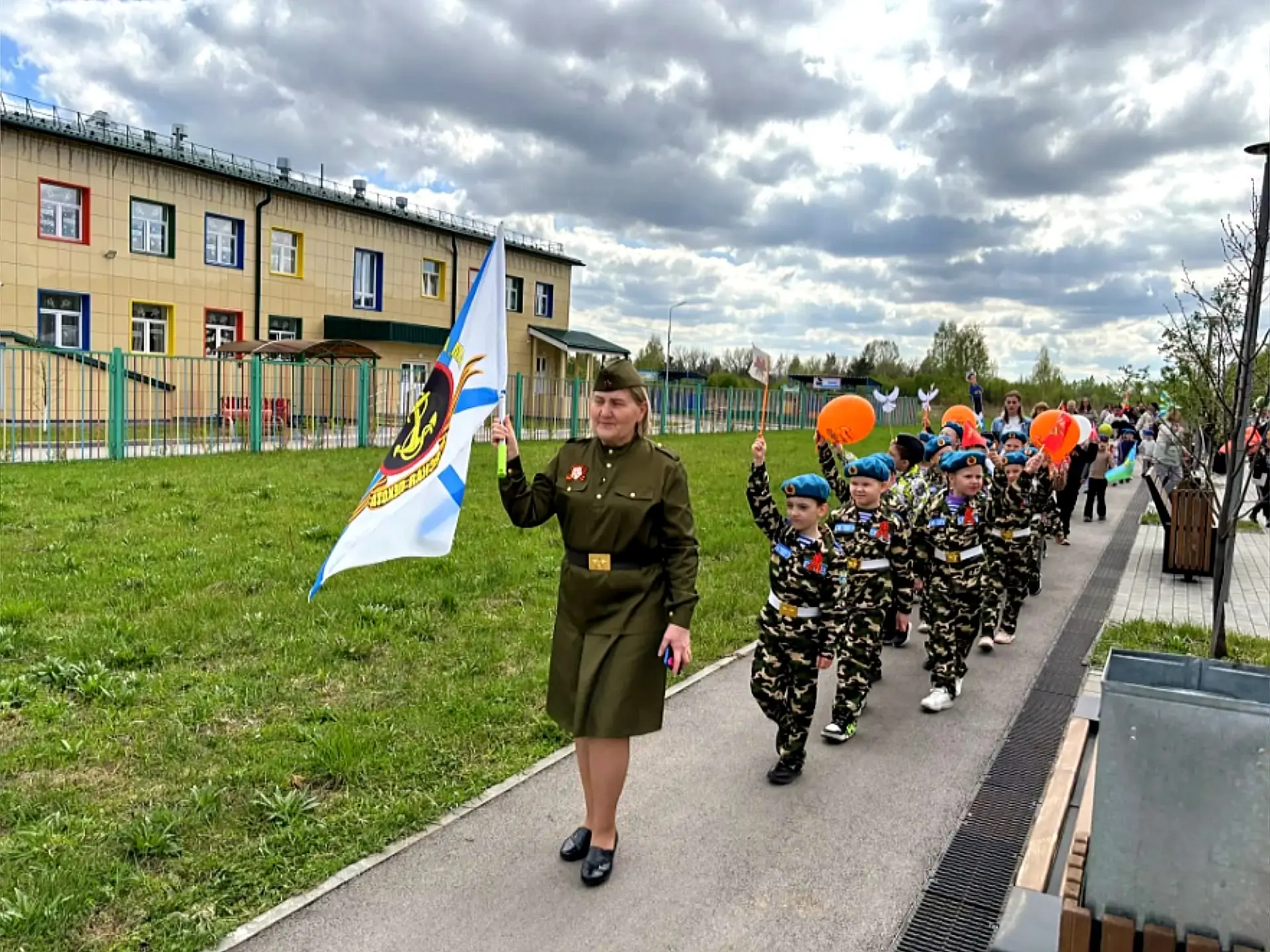 Весна, солнце, улыбки детей и в сердце особая гордость - мы готовимся встретить День По...
