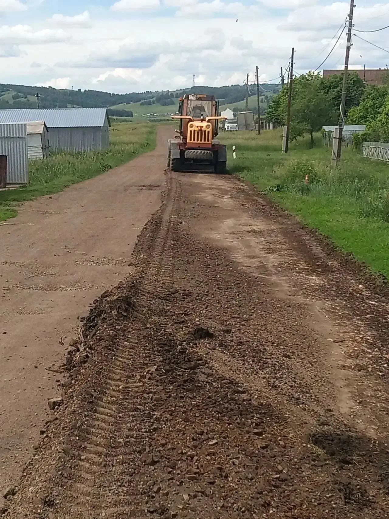🚧 В Верхнеуральском округе продолжается дорожный сезон!

На данный момент активные работы ведутся:
