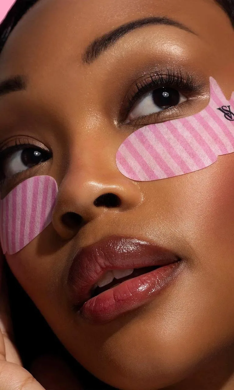 Victoria’s Secret выпустили патчи под глаза – и это реально что-то на ангельском!🦋