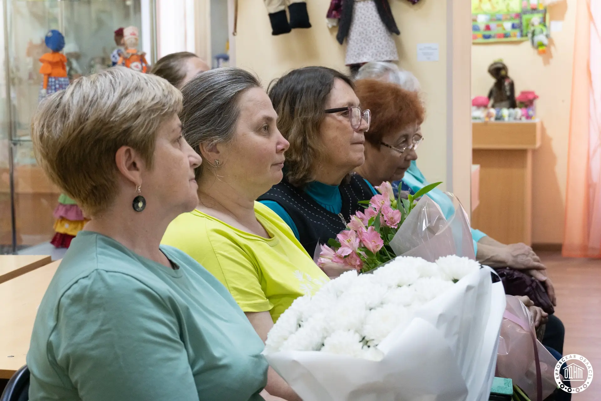 В Народной галерее #ОДНТ43 открылась выставка студии рукотворной игрушки «Лялькин дом»