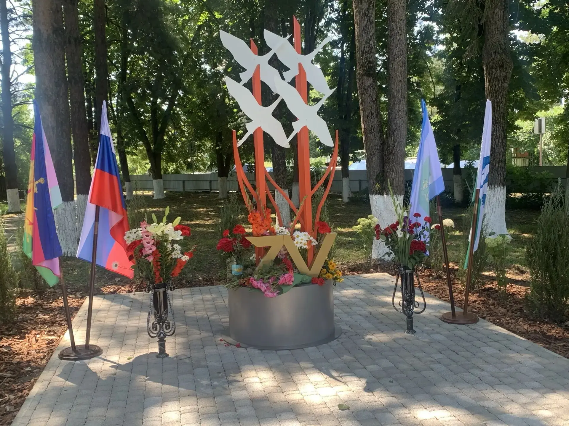 Сегодня в станице Азовской особенный день. В станичном сквере состоялось  открытие мемо...