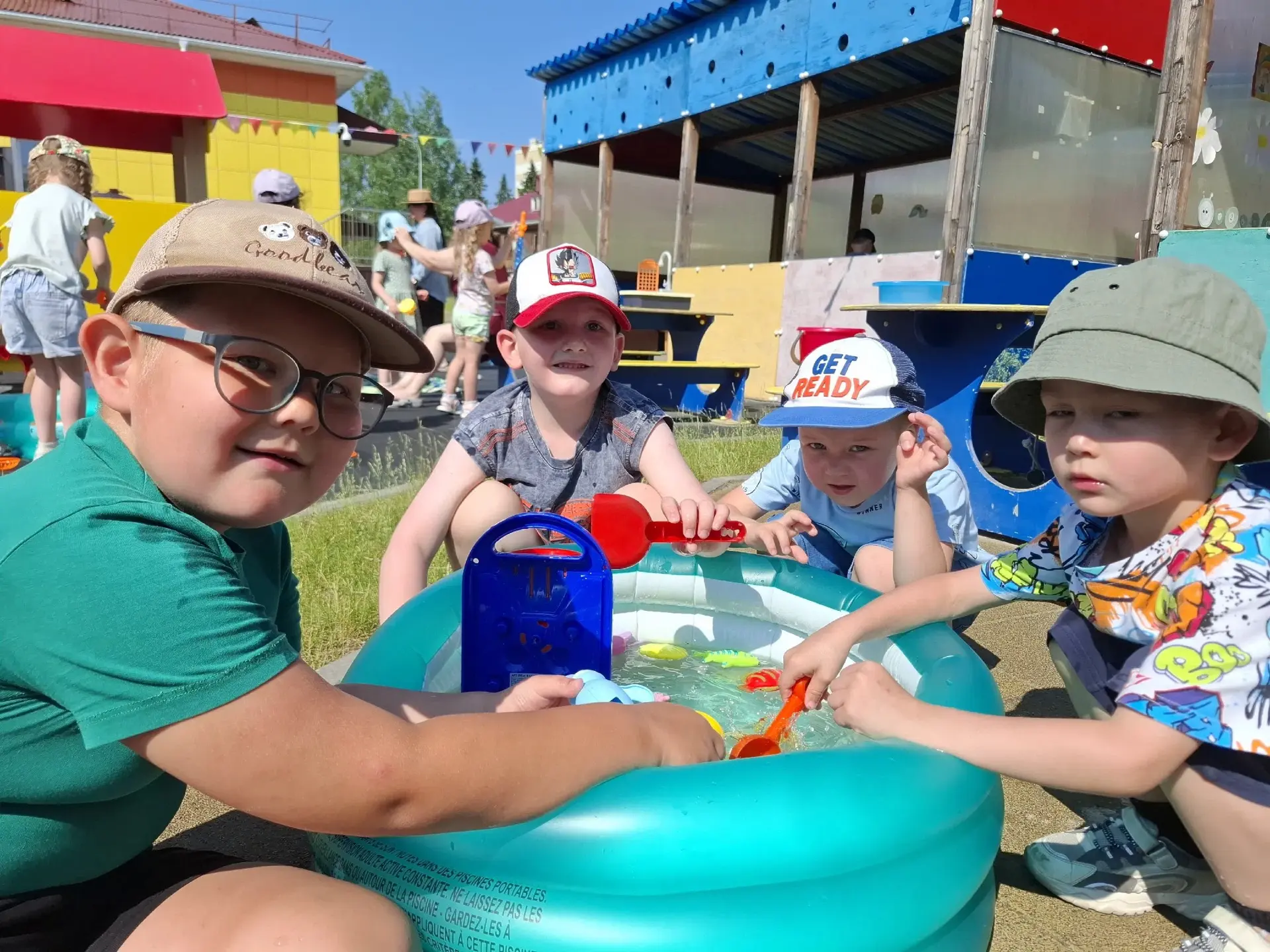 ☀ Солнце, воздух и вода — наши верные друзья! ☀

☀ В солнечную погоду ребята с удовольствием проводя