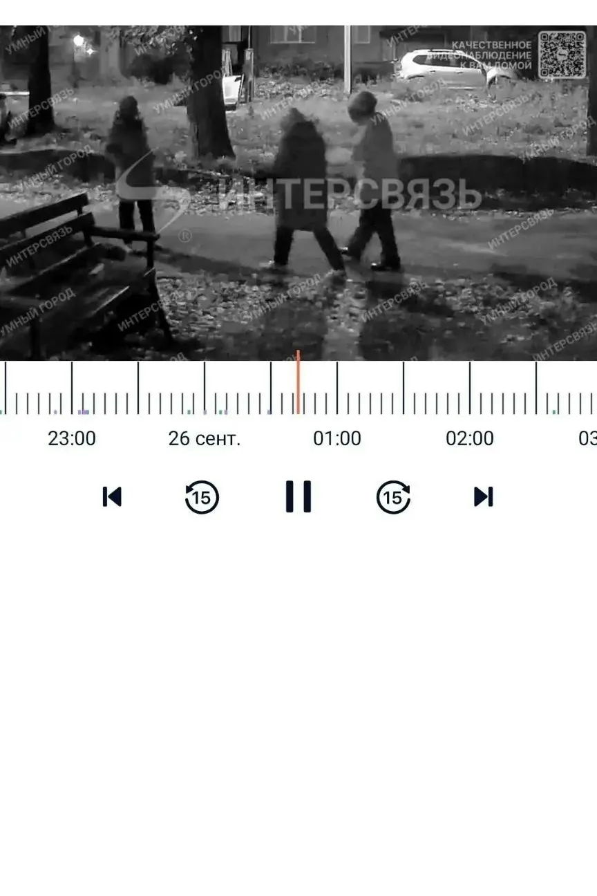 Потеряли сумку,в сумке лежали 10 тысяч.мимо проходили три бабушки  взяли ее и ушли.помо...