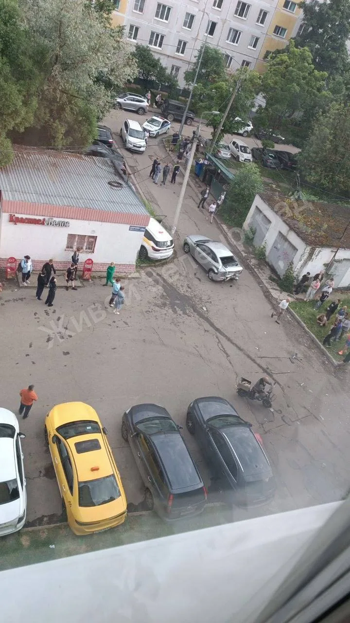 В Андреевке таксист сбил бабушку и врезался в другое авто. Говорят, он был в состоянии алкогольного 