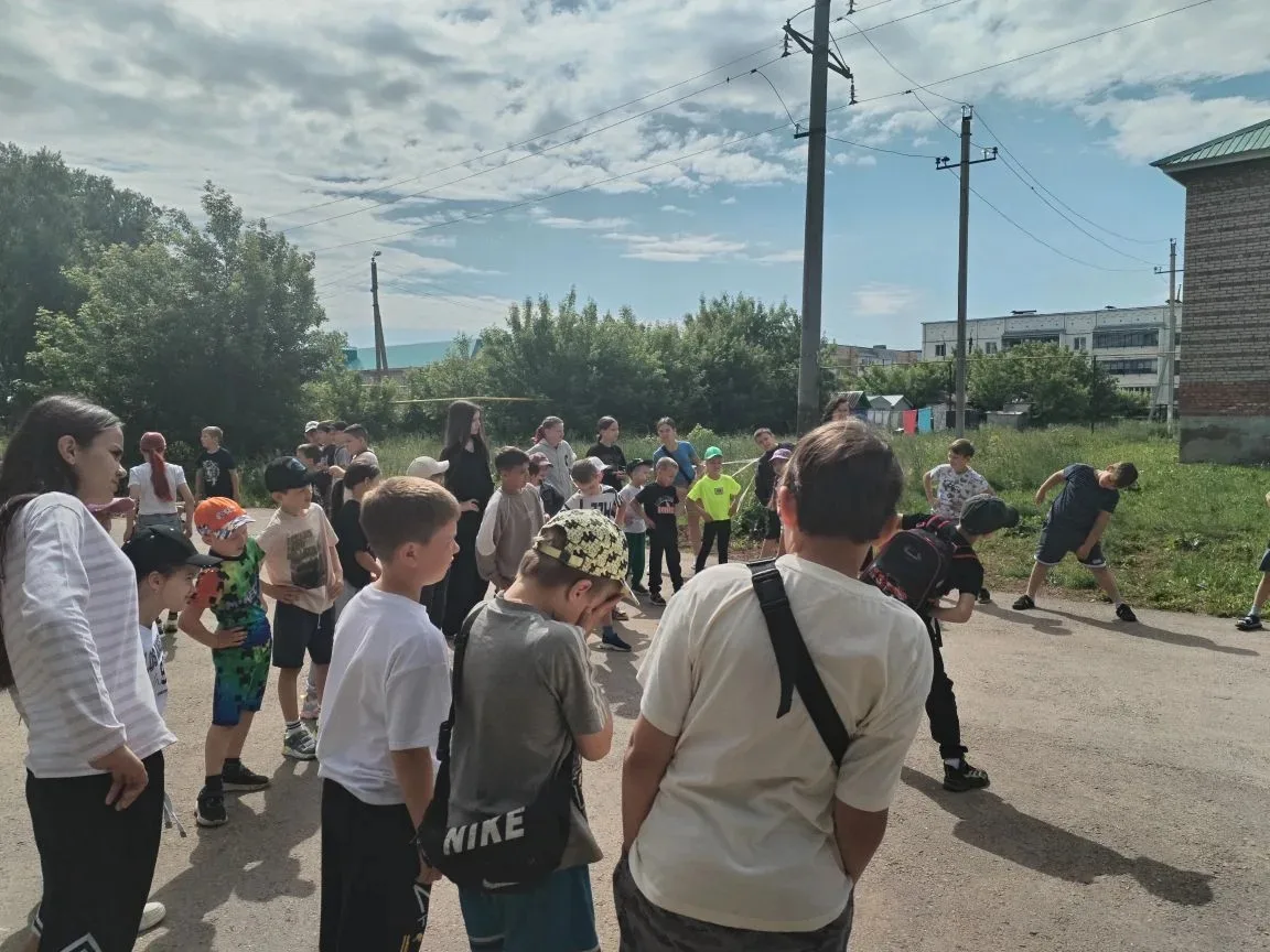 8 день лагерной смены с утра начался с линейки и зарядки на свежем воздухе "Здоровье в ...