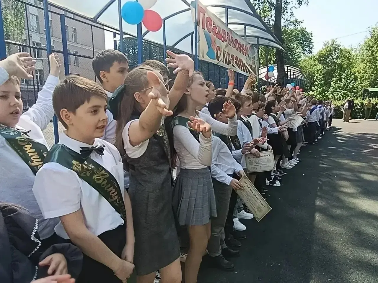 ПЕРЕХОДИМ В 5 КЛАСС!  ✨Сегодня в нашей школе особенный день, наполненный гордостью и легкой грустью.