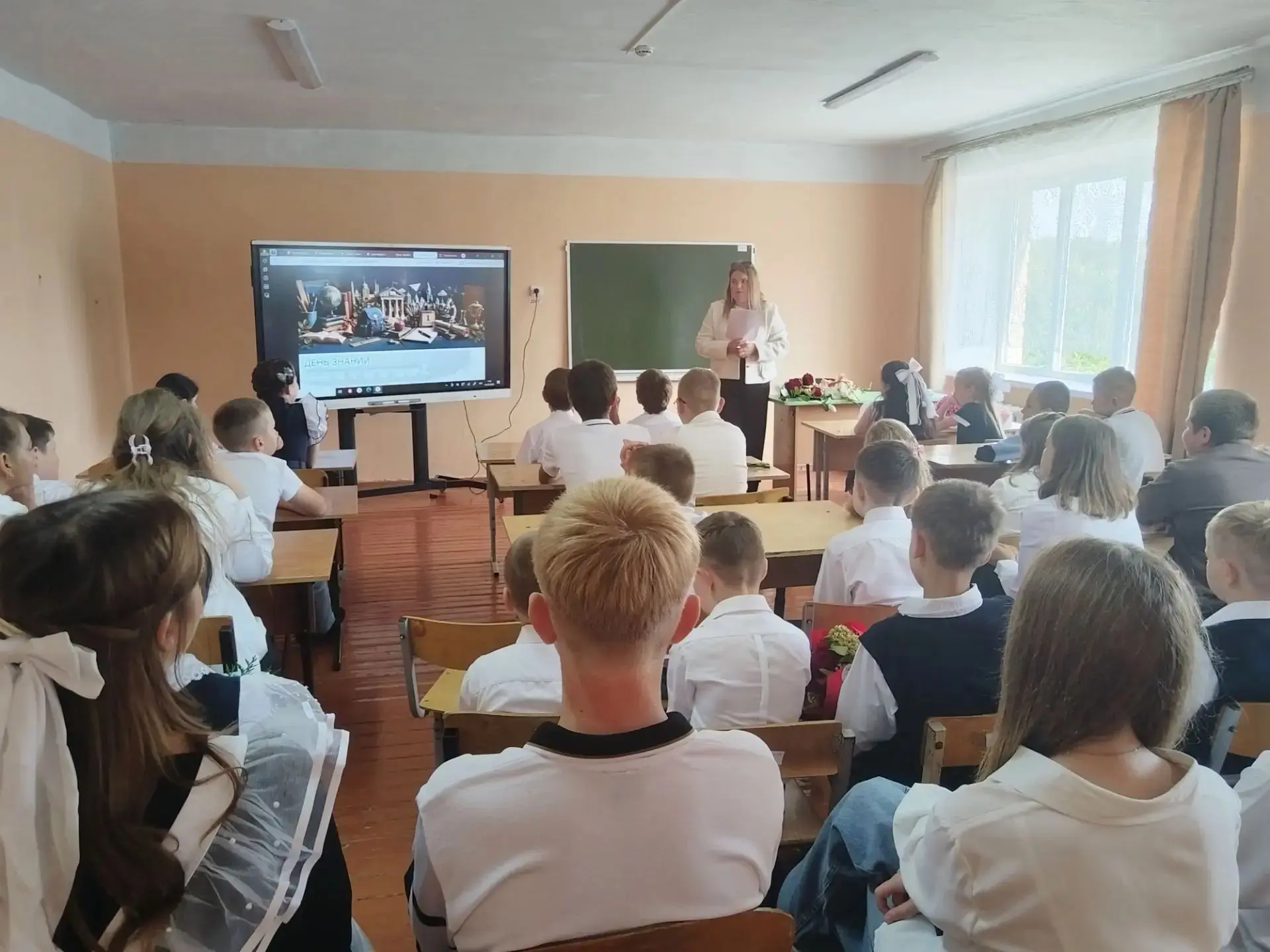 День знаний в нашей школе: первый 🇷🇺«Разговор о важном»🇷🇺