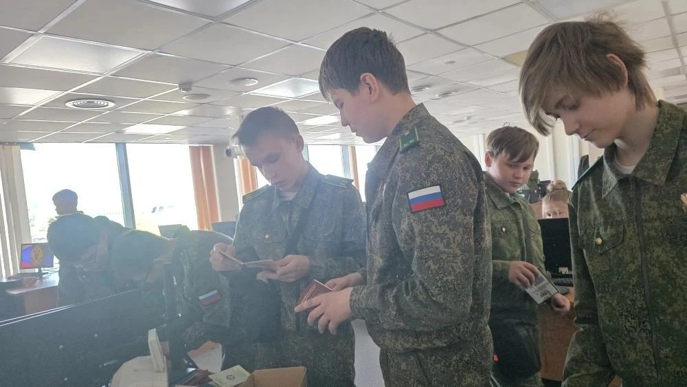 Сегодня ученики 6 "К" класса посетили Международный аэропорт Новосибирска «Толмачёво».   Ребята смог