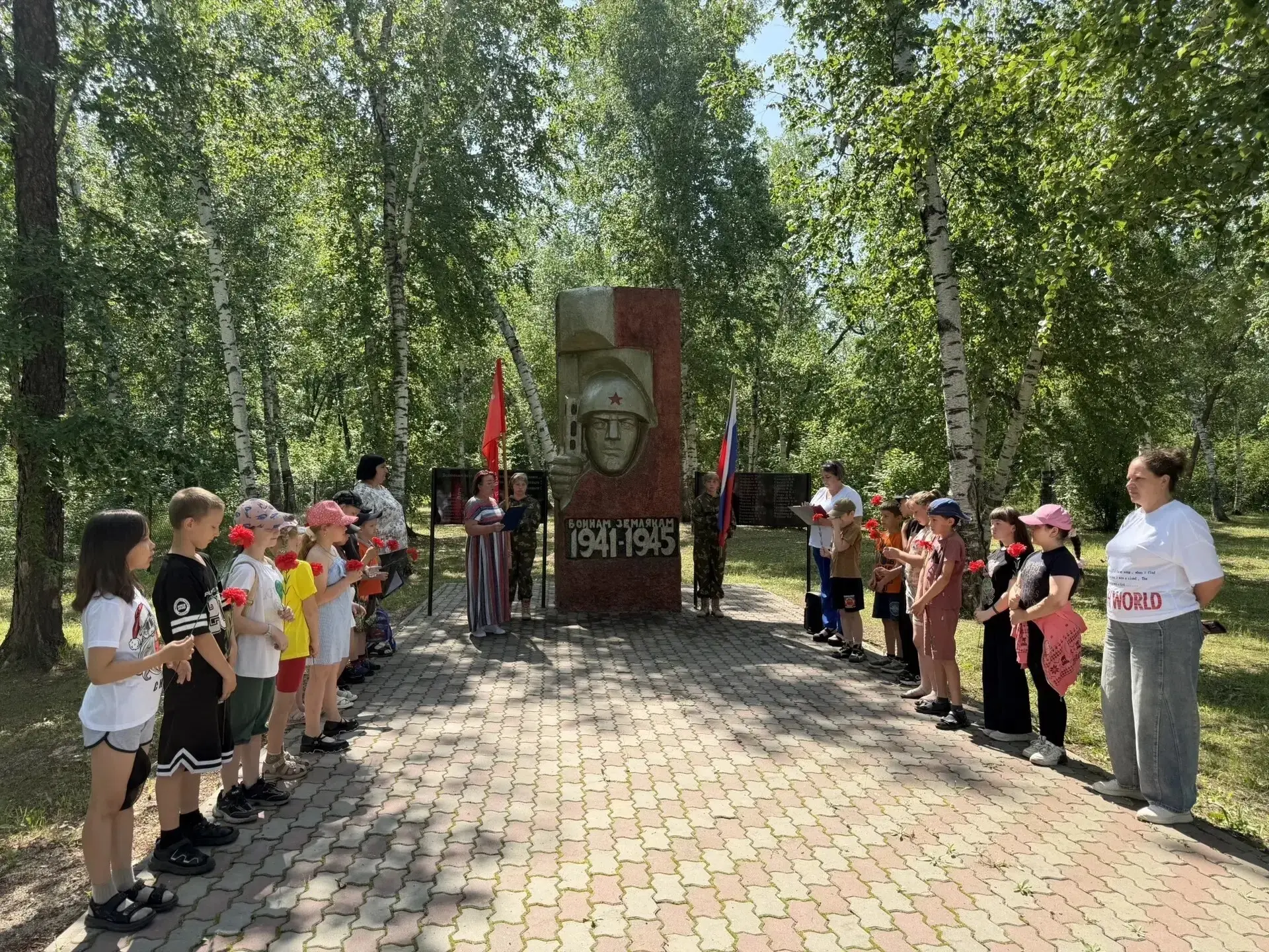Этот день они запомнят навсегда.
Последний день лагерной смены выдался особенным. Солнце светило ярк