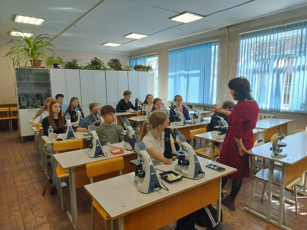 Пока большинство школьников отдыхают на каникулах, учащиеся 7-8 классов активно принимают участие в 