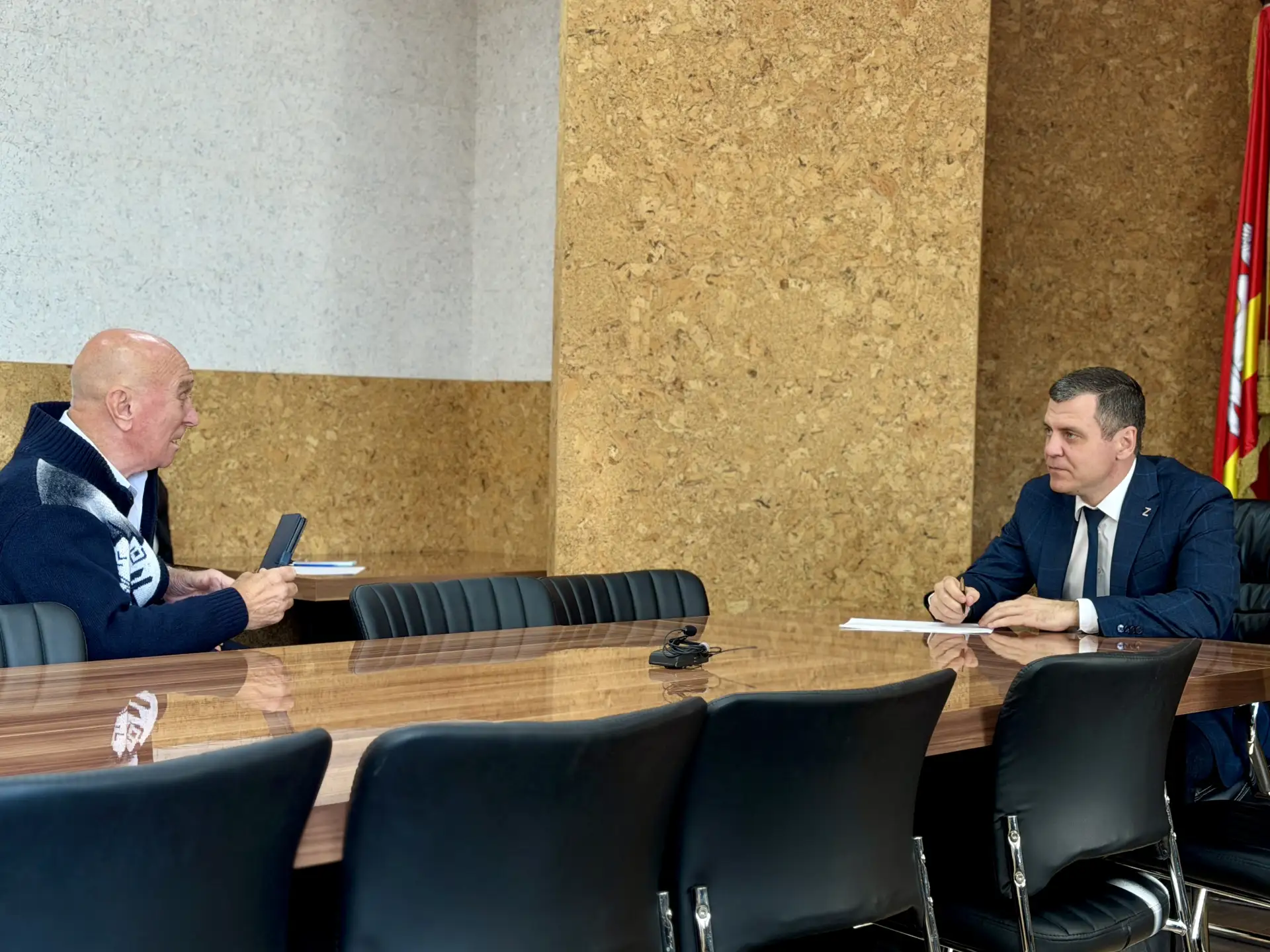 🗣 Приём граждан: Ярослав Куленко обсудил с жителем проблему свалок на кладбище