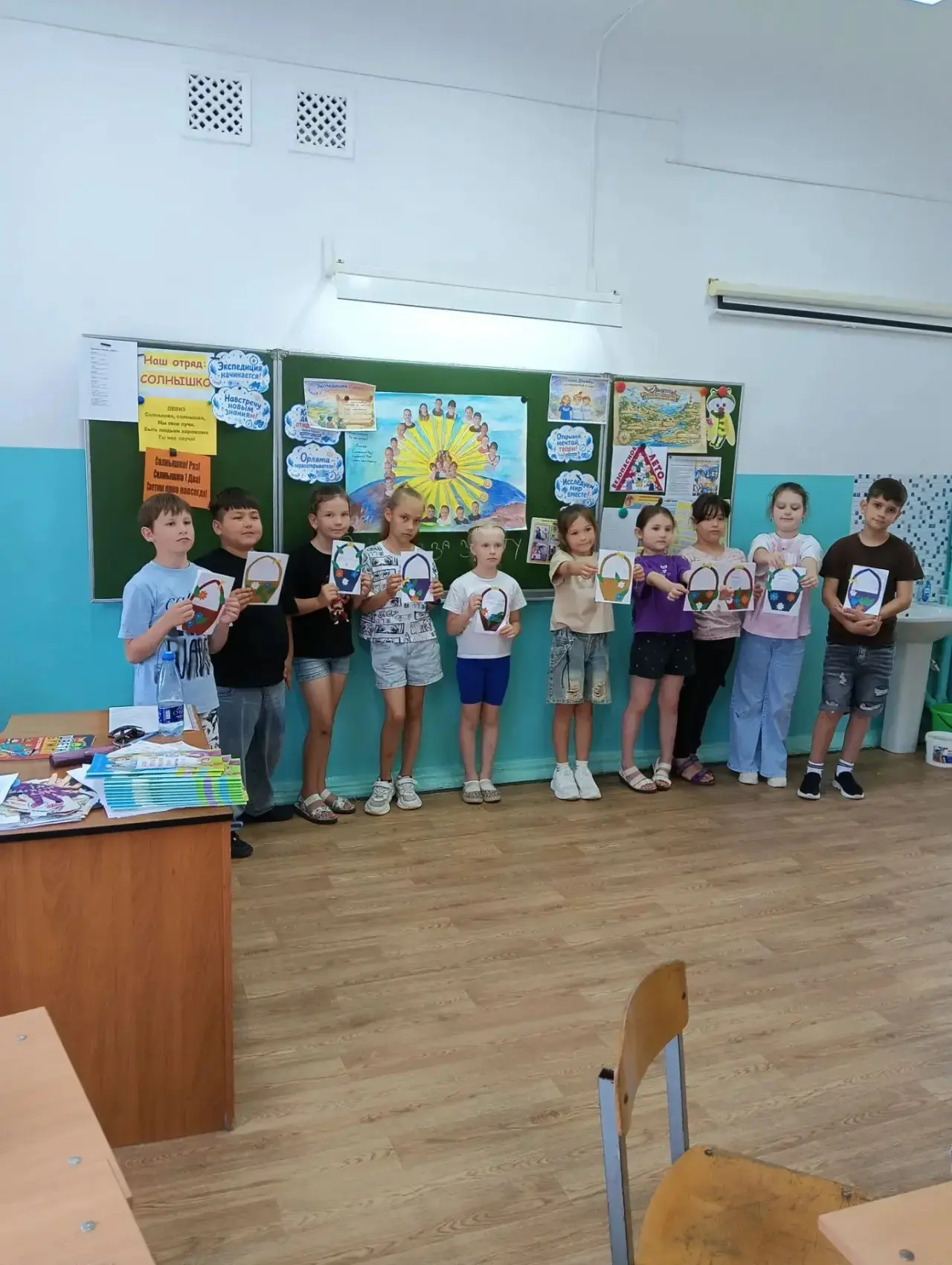 Сегодня в нашем лагере царила невероятная атмосфера тепла и творчества! ✨

1 и 2 отряды приняли учас