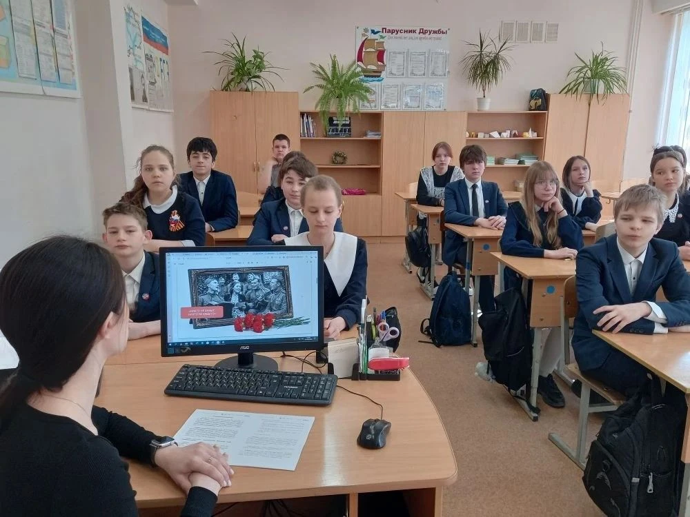 🎶 ПЕСНИ, КОТОРЫЕ НЕ ЗАМОЛКАЮТ Сегодня в нашей школе прошли «Разговоры о важном», посвящённые теме «П