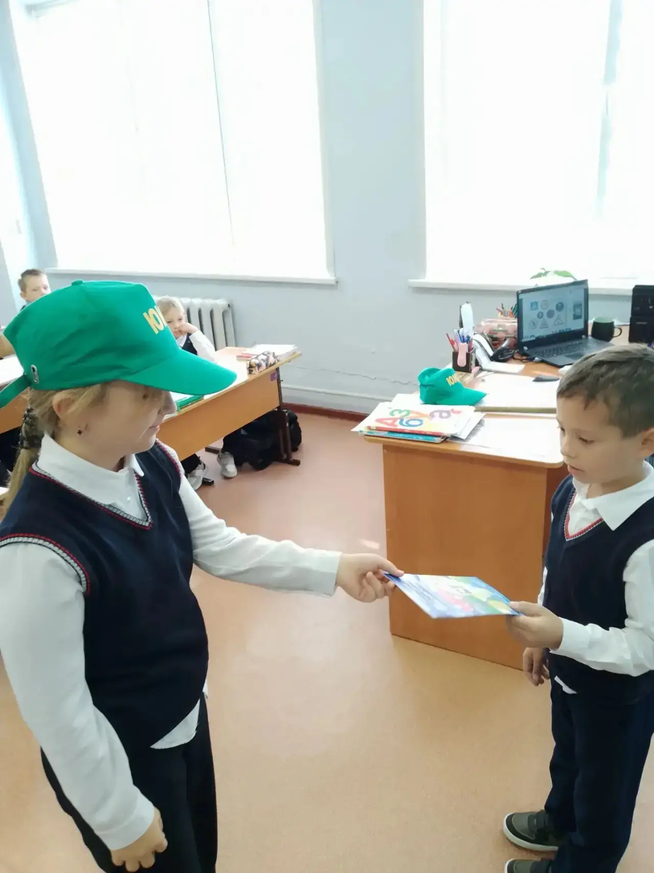 🚦 Маленькие пешеходы — под надёжной защитой!
