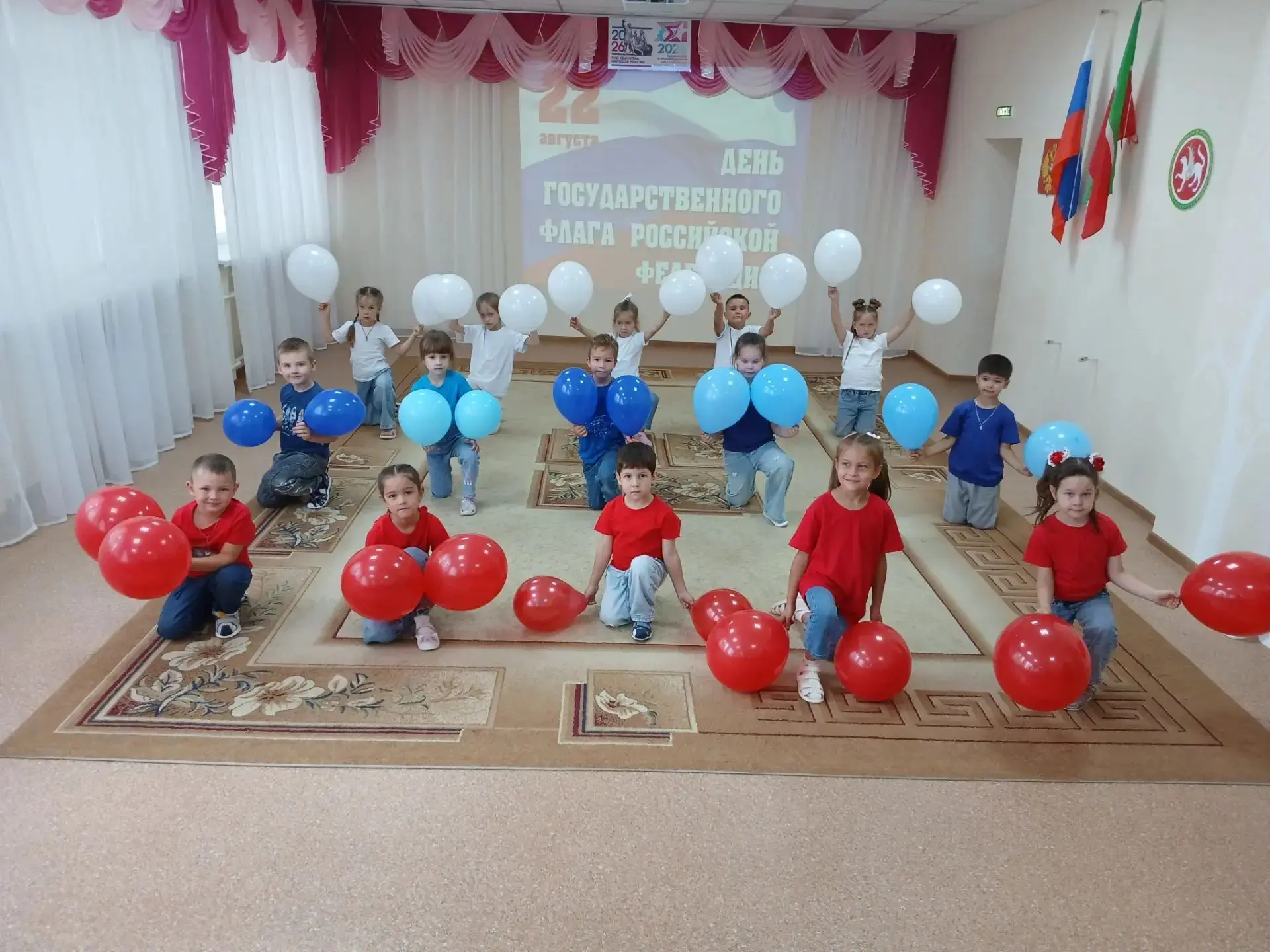 Белый, синий, красный — в танце и в сердце!