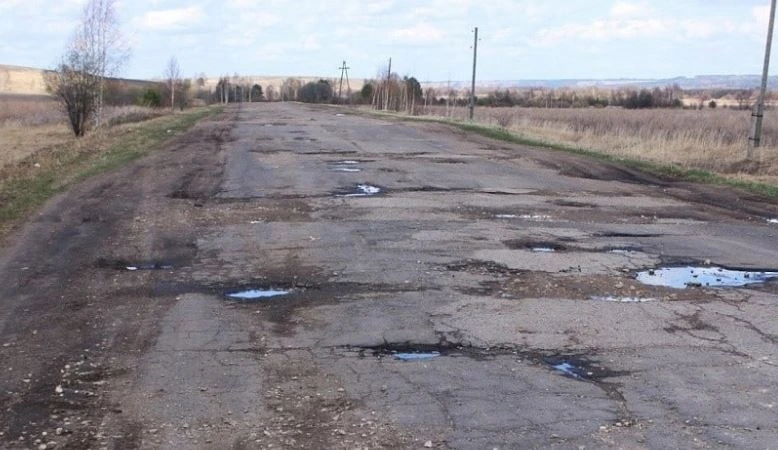 Кировская область заняла третье место с конца в рейтинге российских регионов по качеству дорог 
 
По
