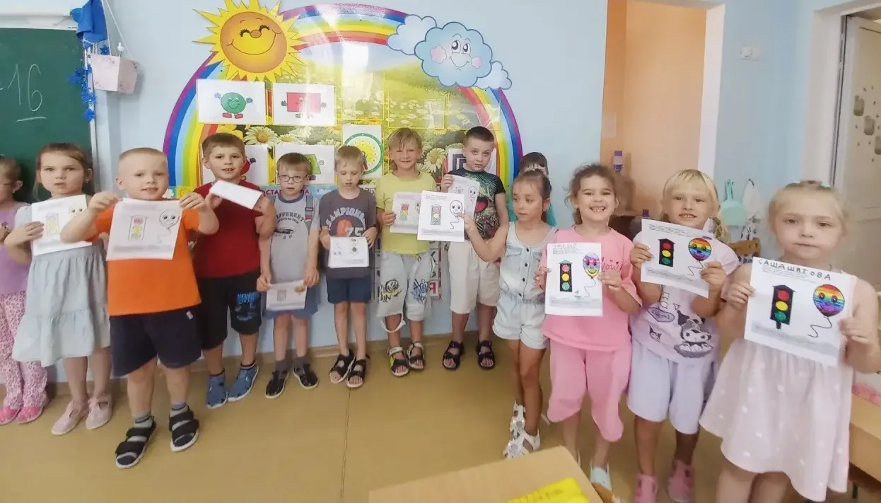 🚦 Учим ПДД играючи! 🚗

Сегодня наши ребята в увлекательной игровой форме вспомнили важные правила 