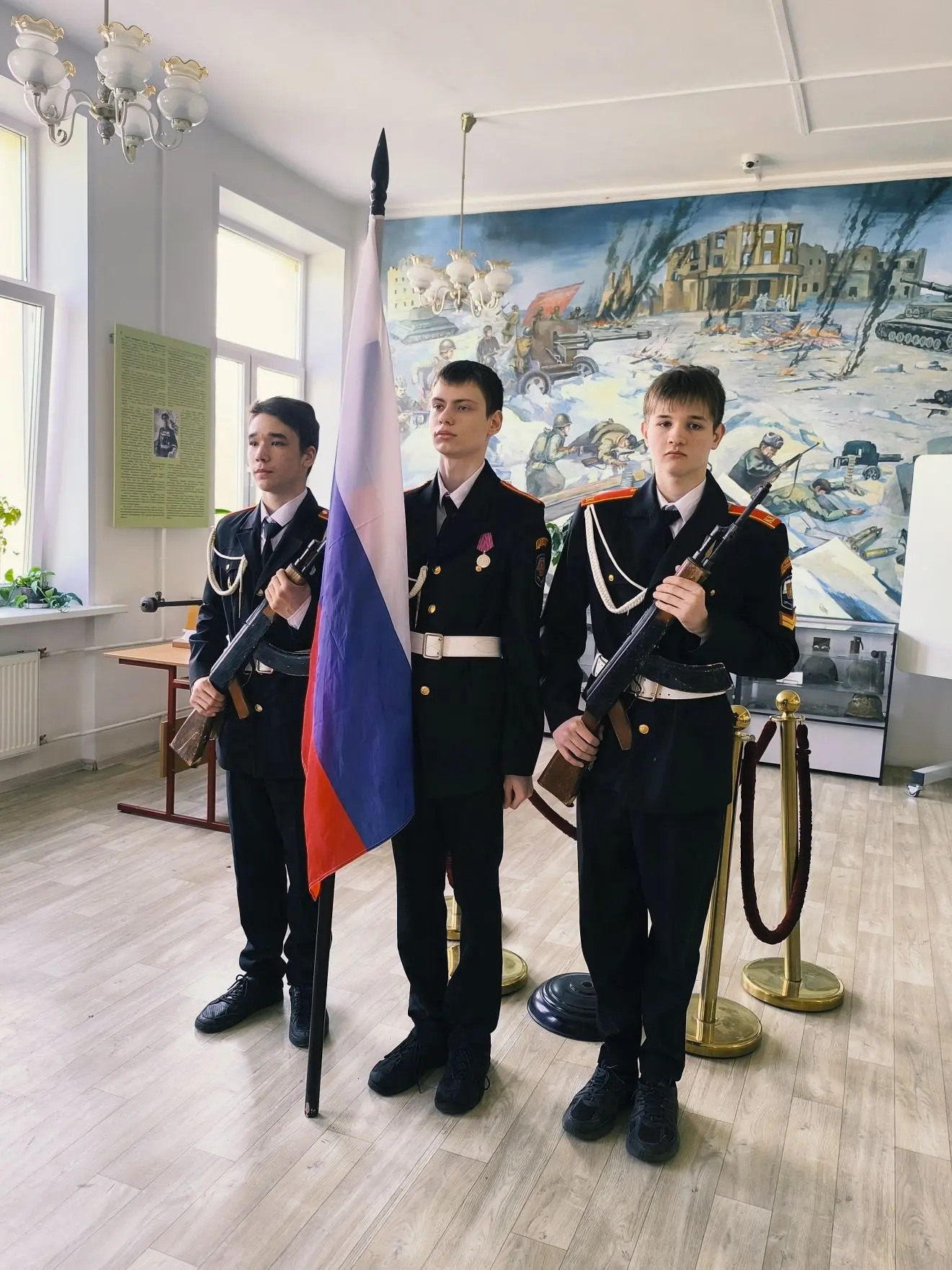 #РоссияМояРодина | Честь флага — кадетам 🇷🇺  Новую учебную неделю открыла торжественная церемония с 
