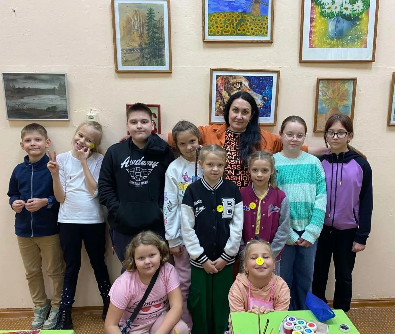 Рисовать может каждый! Главное — найти своего педагога и вдохновение.

У нас в Дворце творчества мож