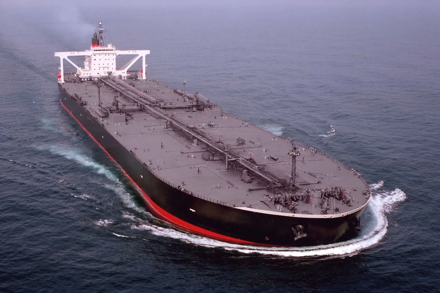 Заказы на танкеры типа VLCC превысили $20 млрд - крупнейшая волна за четверть века.