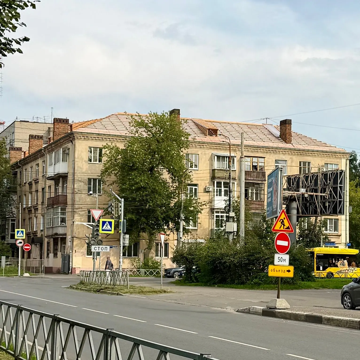 Более 16 миллионов рублей направят на ремонт крыши дома на проспекте Толбухина