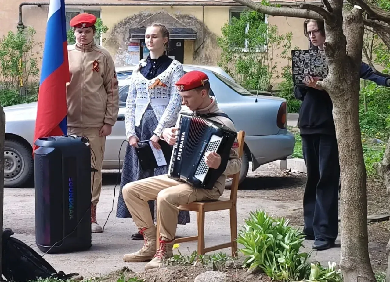 Парады у Дома ветерана в кадре! В преддверии Великого праздника - Дня Победы юнармейцы отряда имени 