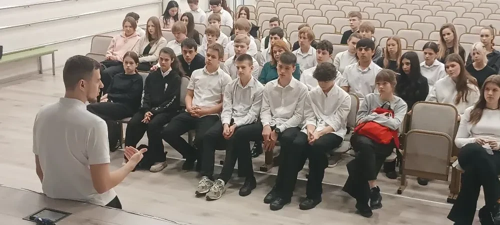 ✅В нашей школе состоялась профориентационная беседа с представителем Колледжа информационных и креат