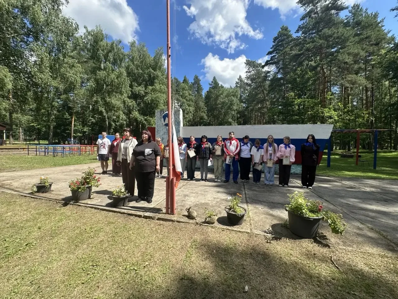 🌲 В лагере «Вислый Бор» прошло торжественное закрытие 1 смены «Защитники леса»! 🌲

Сегодняшний ден