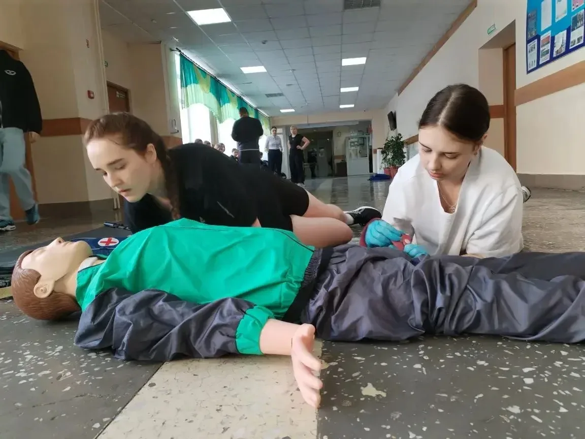 🔥 Сегодня в школе прошёл отборочный этап «Зарница 2.0»! В торжественной обстановке директор школы об