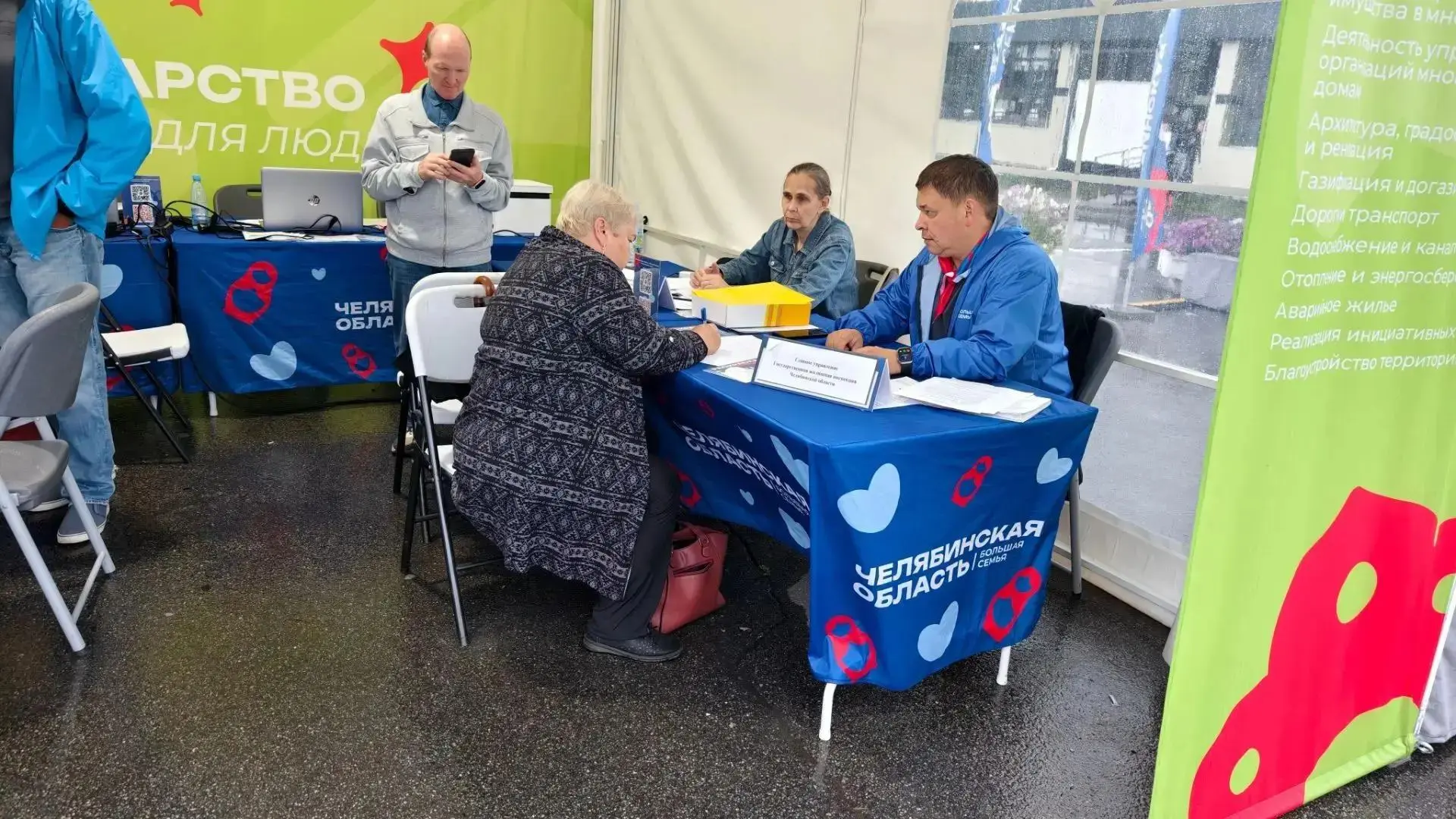 🎪 Фестиваль «Большая семья» вчера состоялся в Верхнем Уфалее. В палатке ЖКХ наряду с д...