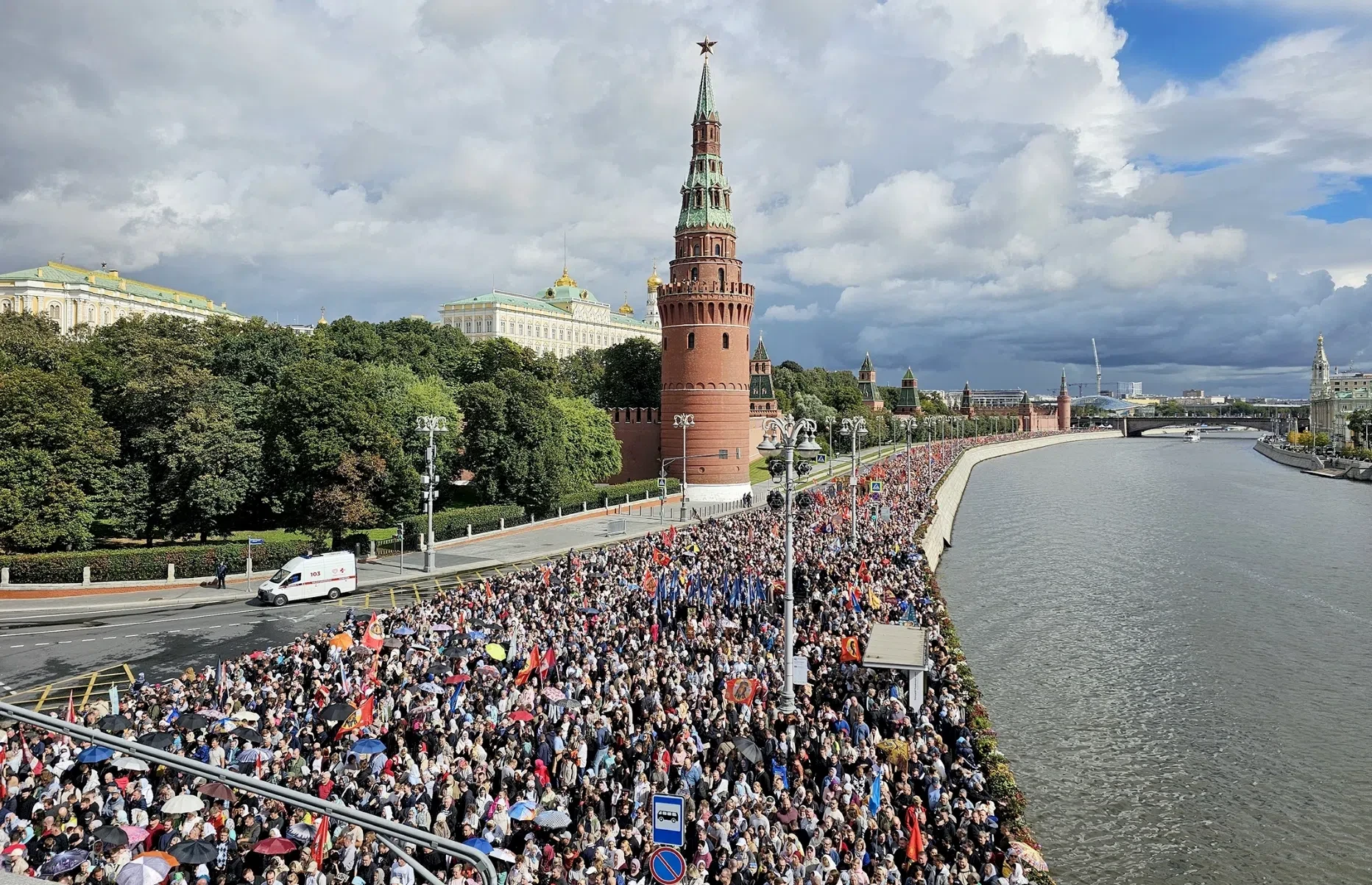 Крестный ход с мощами Дмитрия Донского состоялся в Москве