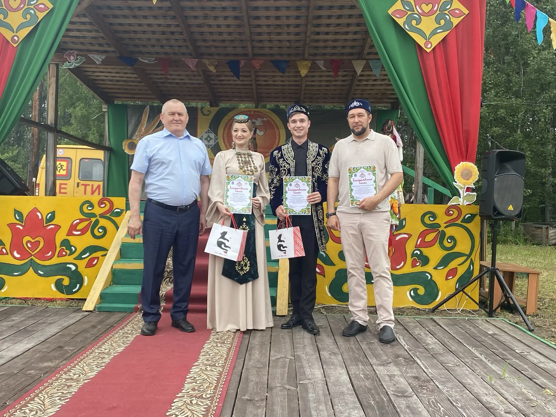 На лесной поляне между селами Теплая Речка и Нижегородка прошел традиционный праздник С...