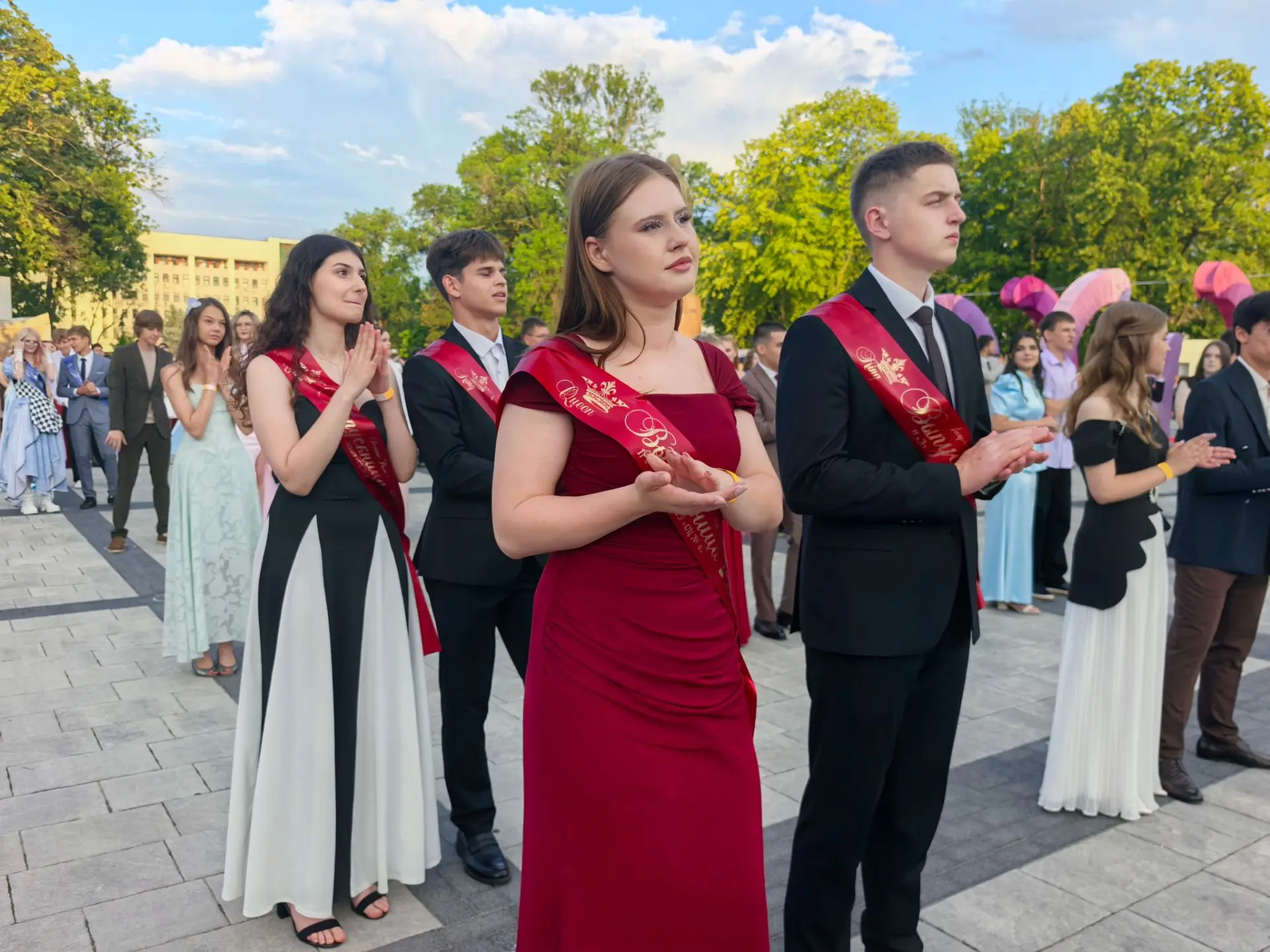 🌟 Наши выпускники — на главной площади города! 🎓✨

В республике Адыгея прошёл грандиозный республи