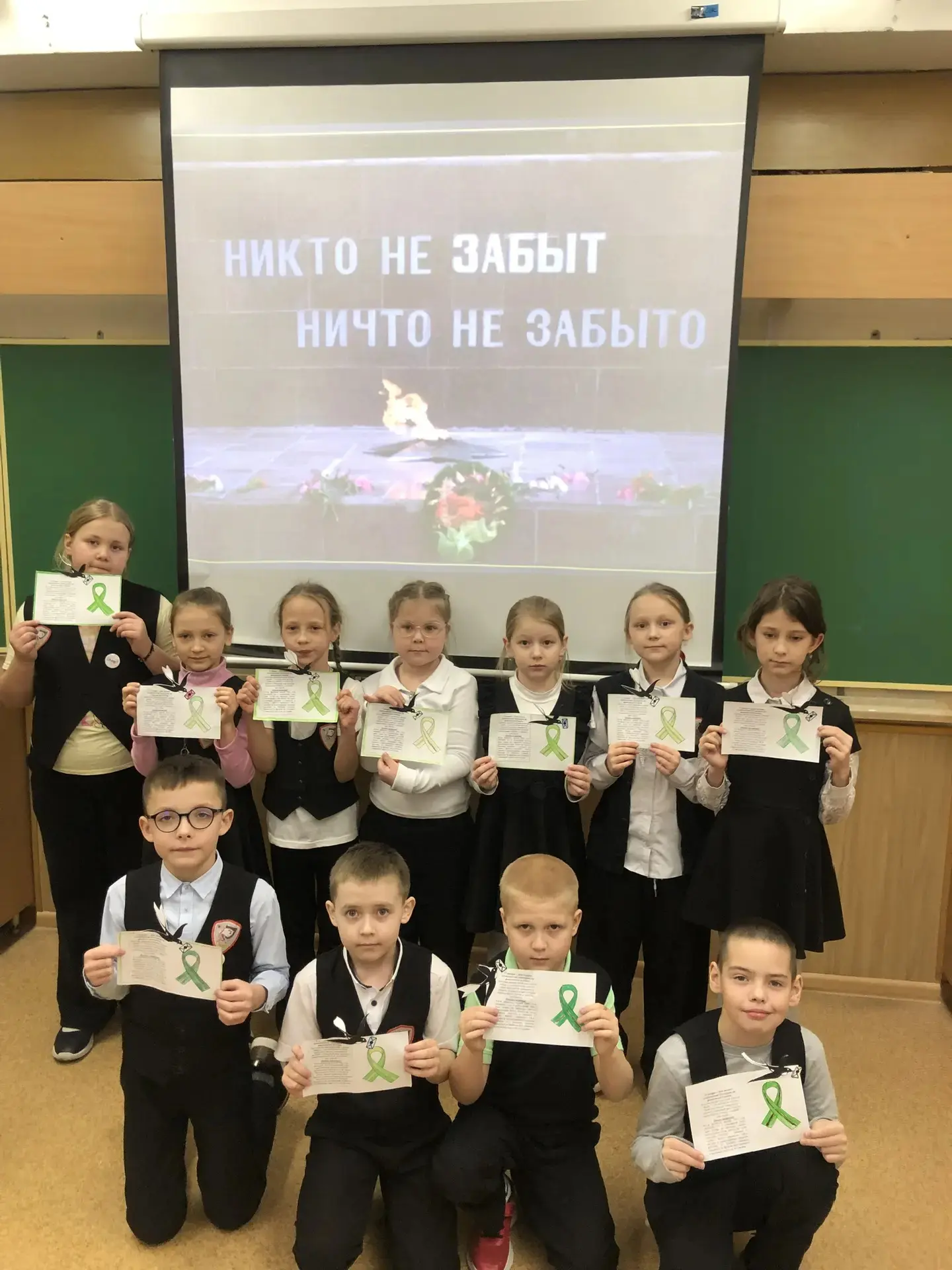 Учащиеся 1 и 2 классов приняли участие в патриотической акции "Блокадная ласточка".    Пусть ласточк