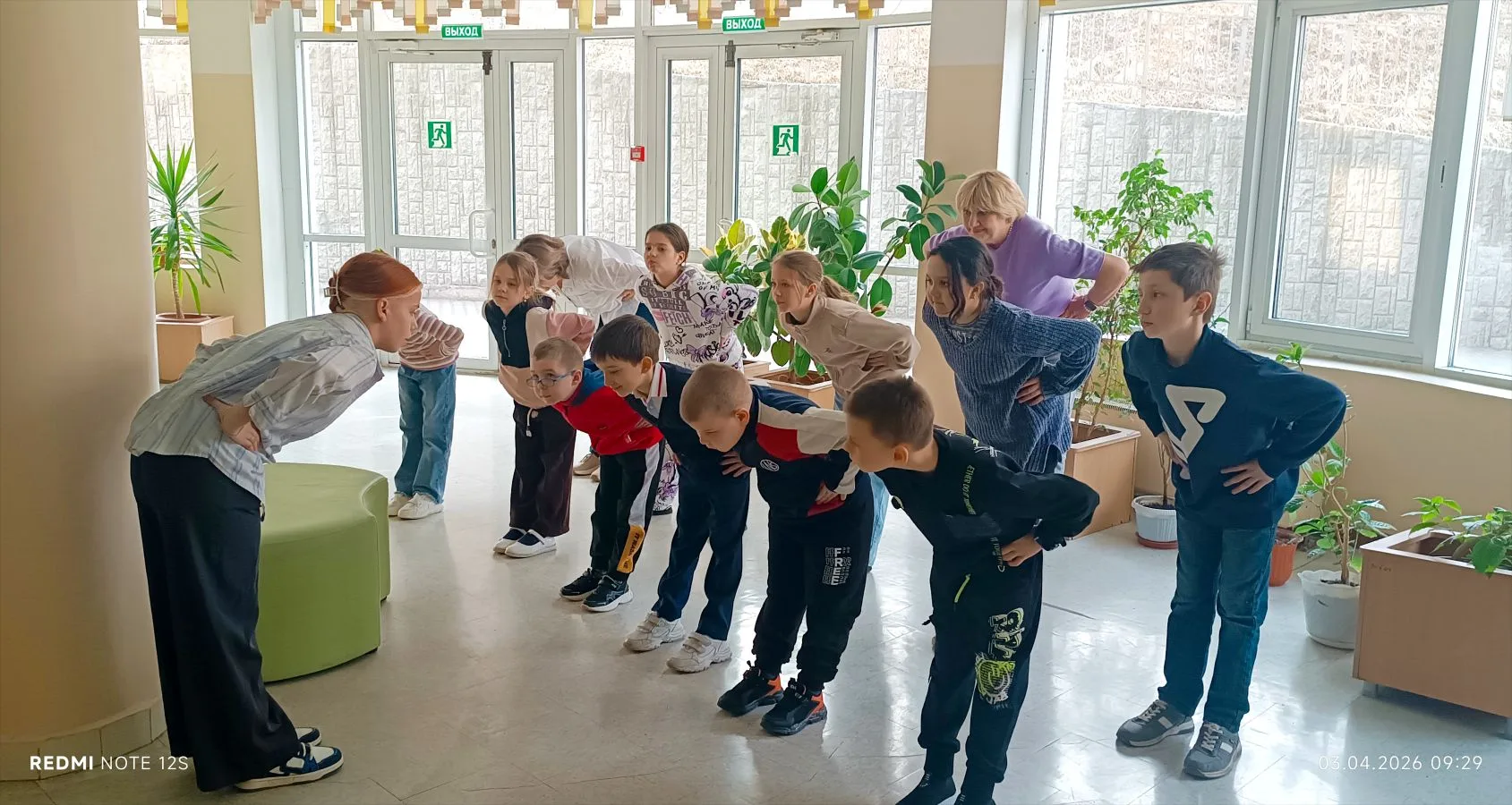 Театральный день в лагере — приключение на колесах! 🎭🚌  После бодрящей утренней зарядки и традиционн