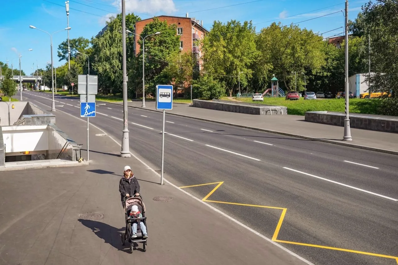 На Вяземской законлся ремонт асфальта. Работы проходили преимущественно ночью. Специали...