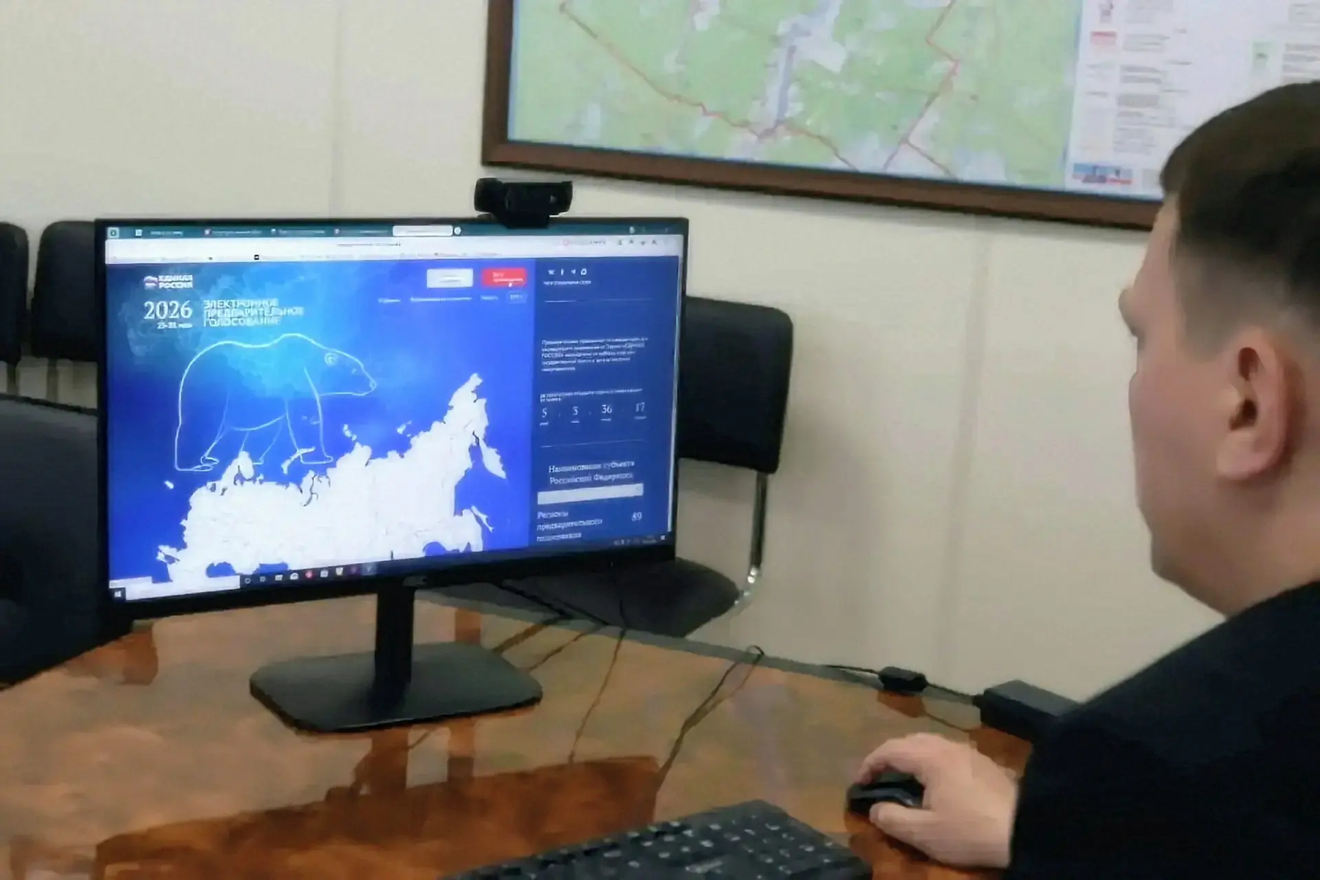 Принял участие в предварительном голосовании «Единой России».