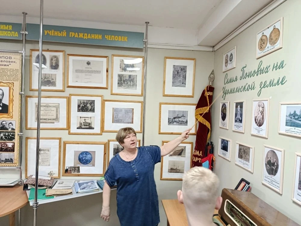 🚀 7 В класс — в сердце истории радио!  Наши семиклассники посетили музей «Радио на все времена» в МБ