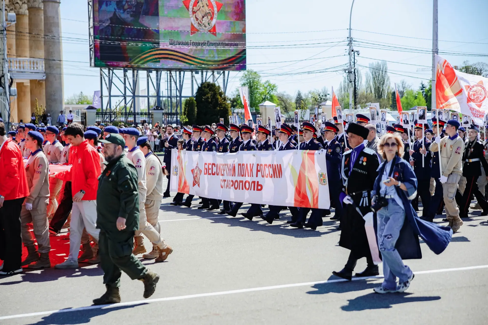 Парад Победы в Ставрополе: 81-я годовщина Великой Победы 🎖️✨  9 мая на площади Ленина прошёл торжест