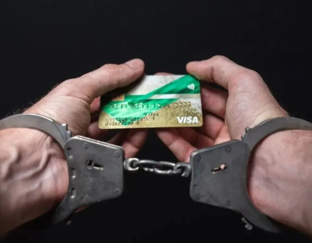 Житель Новороссийска пойдёт под суд за траты с найденной банковской карты.