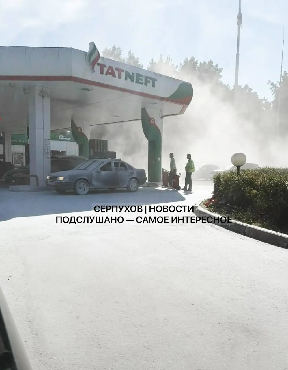 🔥 На АЗС «Татнефть» в Бору загорелся автомобиль.