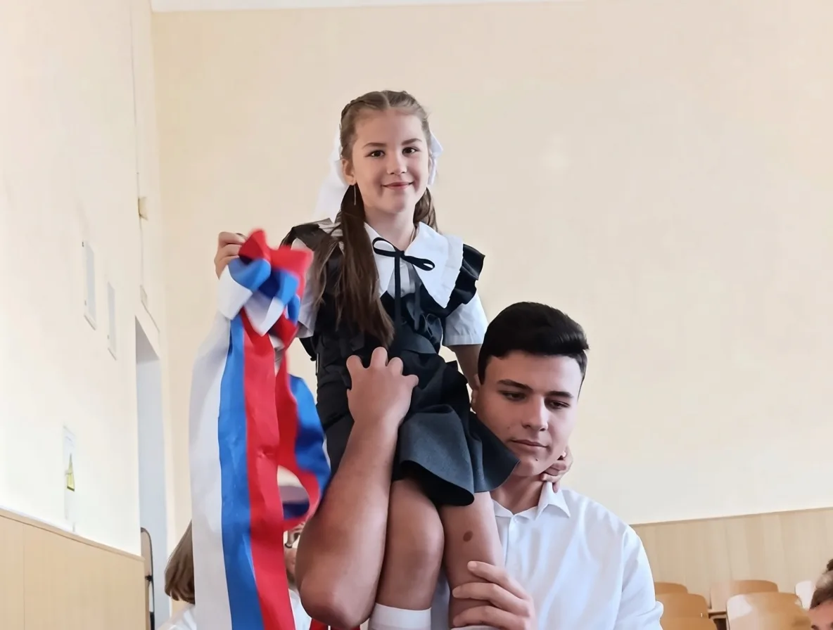 Сегодня, 1 сентября, в Новочеркасске прозвенели Первые звонки. Во всех школах города пр...