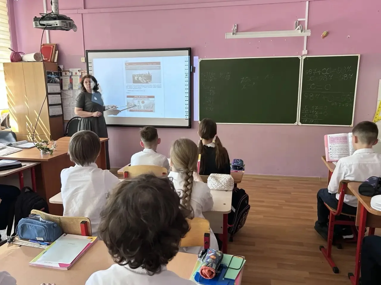 Сегодня, 8 мая 2026 года, тысячи московских школьников и студентов колледжей говорят «Спасибо» тем, 