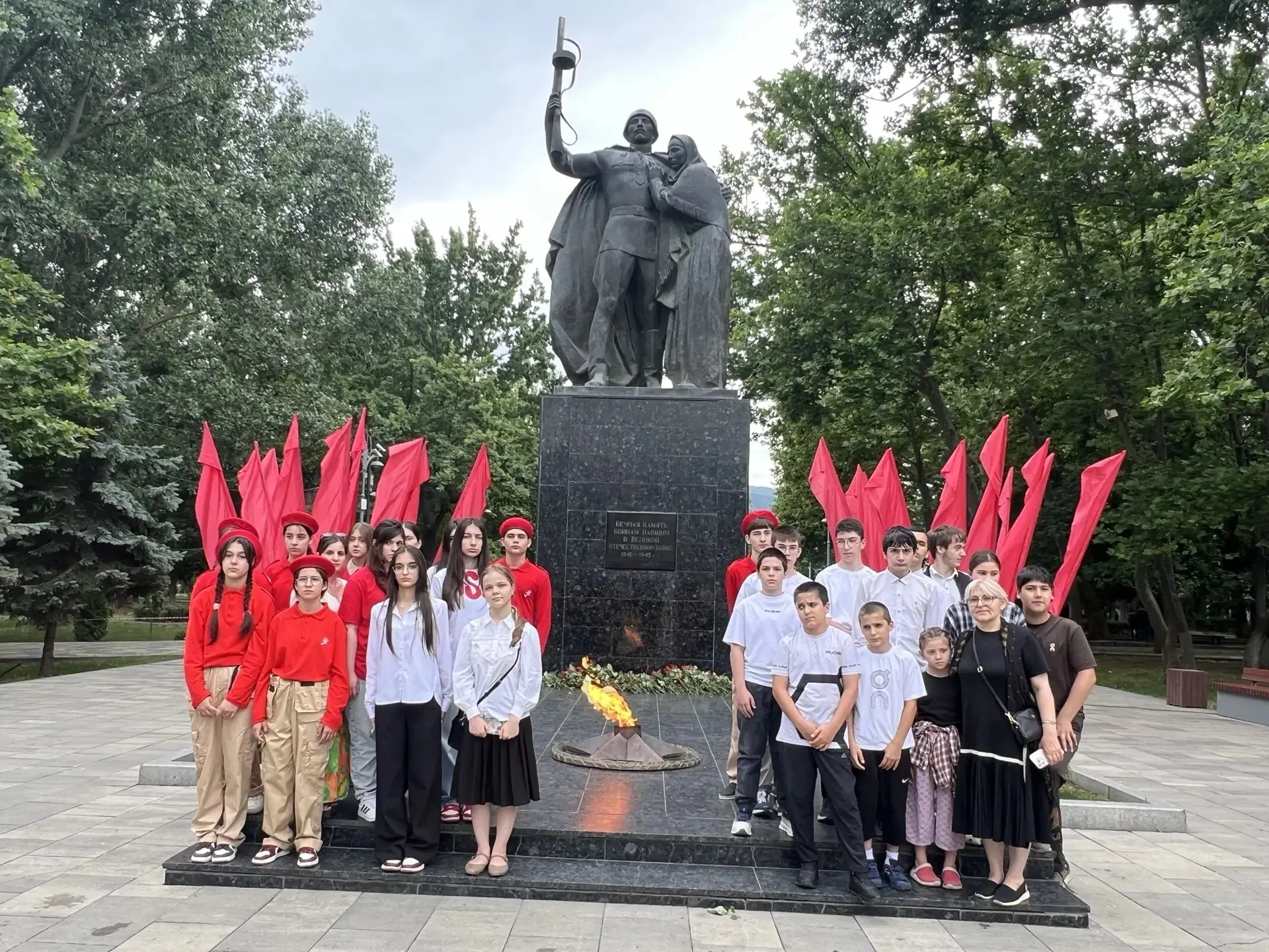 22 июня, в парке Ленинского комсомола состоялась торжественная церемония возложения цве...